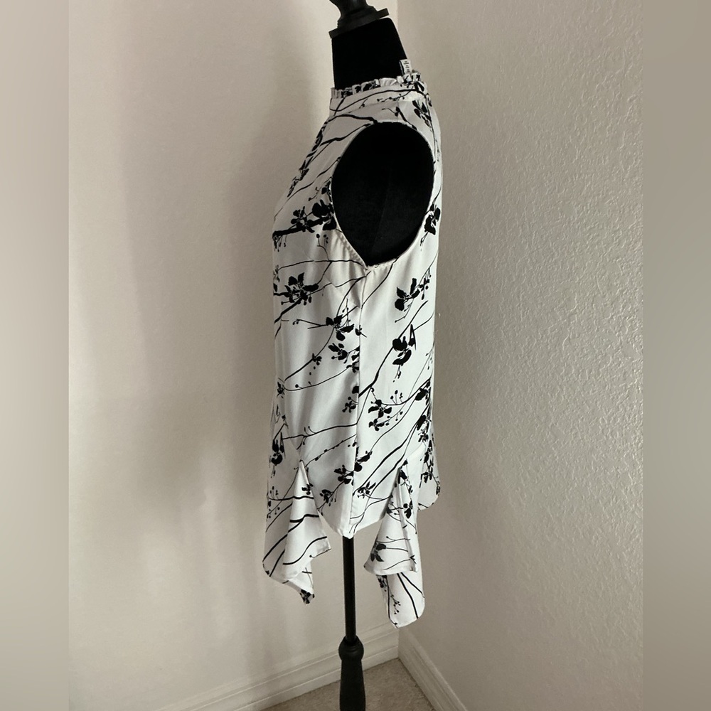 White House Black Market Floral Halter Blouse High Neck Flowy Ruffle Hem Size 4 - Picture 10 of 16